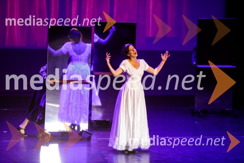  Lara Komar, igralkaStoletje mjuzikla, premiera Gledališča Koper