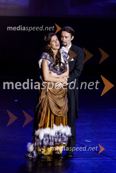  Lara Komar, igralka;  ... Stoletje mjuzikla, premiera Gledališča Koper