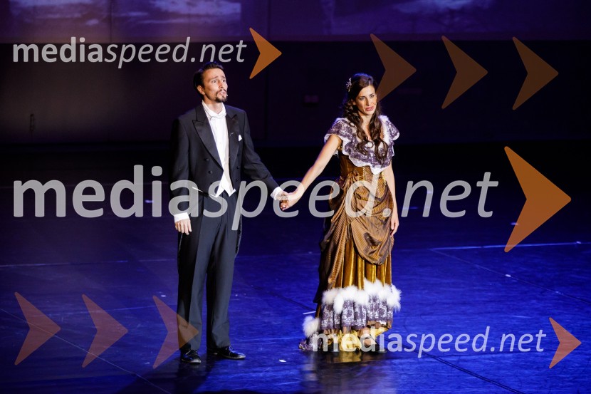  ... ;  Lara Komar, igralkaStoletje mjuzikla, premiera Gledališča Koper