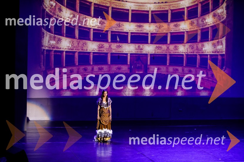  Lara Komar, igralkaStoletje mjuzikla, premiera Gledališča Koper