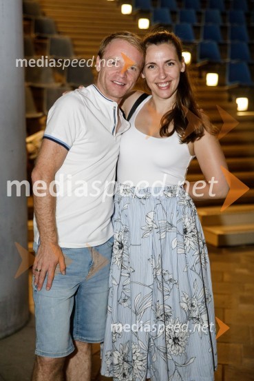  Rok  Matek, igralec;  Patrizia  Jurinčič Finžgar, igralkaStoletje mjuzikla, premiera Gledališča Koper