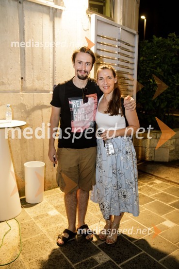  Jure Kopušar, igralec;  Patrizia  Jurinčič Finžgar, igralkaStoletje mjuzikla, premiera Gledališča Koper