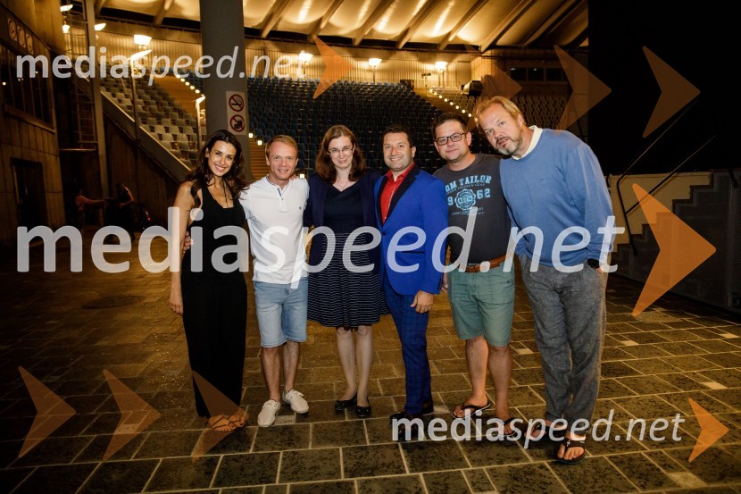  Lara Komar, igralka;  Rok  Matek, igralec;  ... ;  ... ;  ... ;  Petr GazdikStoletje mjuzikla, premiera Gledališča Koper