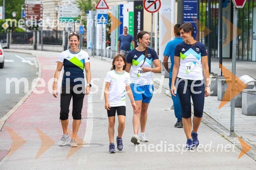  ... ;  ... ;  Tjaša Vozel, plavalka;  Petra Robnik, smučarkaSlovenska bakla v Kranju