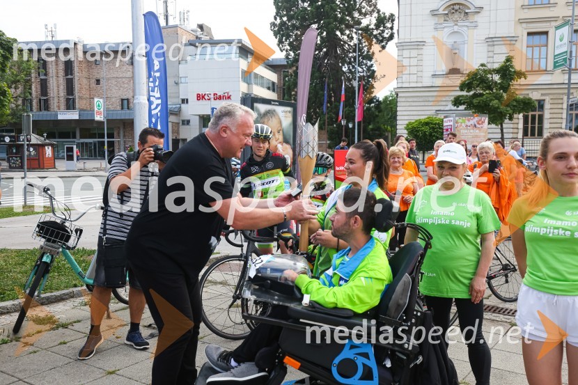  ... ;  Oliver Jangelov, parašportnikSlovenska bakla v Kranju