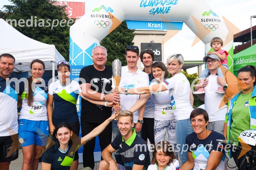  Marko Klančar, smučanje prostega sloga;  Tjaša Vozel, plavalka;  Vesna  Fabjan, smučarska tekačica;  ... ;  ... ;  ... ;  Janez Černe, podžupan Mestne občine Kranj;  Jošt Klančar, smučar prostega sloga;  Maja Benedičič, smučarska tekačica;  ... ;  ... ;  Petra Robnik, smučarka;  ... ;  ... ;  ... Slovenska bakla v Kranju