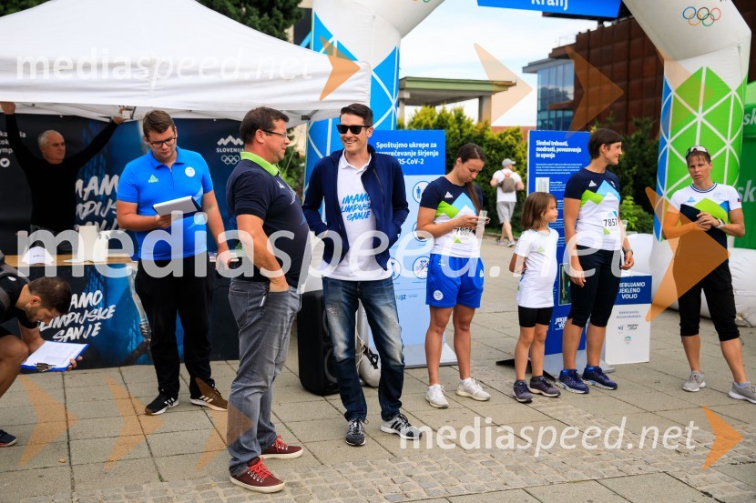  ... ;  ... ;  Janez Černe, podžupan Mestne občine Kranj;  Tjaša Vozel, plavalka;  ... ;  Petra Robnik, smučarka;  ... Slovenska bakla v Kranju