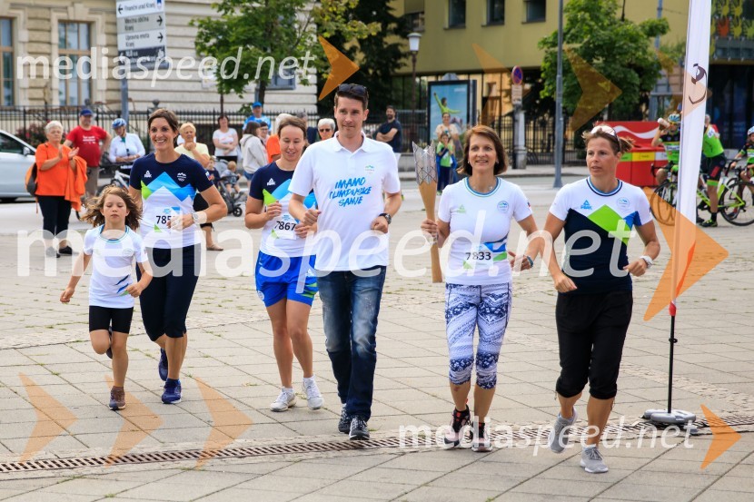  ... ;  Petra Robnik, smučarka;  Tjaša Vozel, plavalka;  Janez Černe, podžupan Mestne občine Kranj;  Maja Benedičič, smučarska tekačica;  Vesna  Fabjan, smučarska tekačicaSlovenska bakla v Kranju