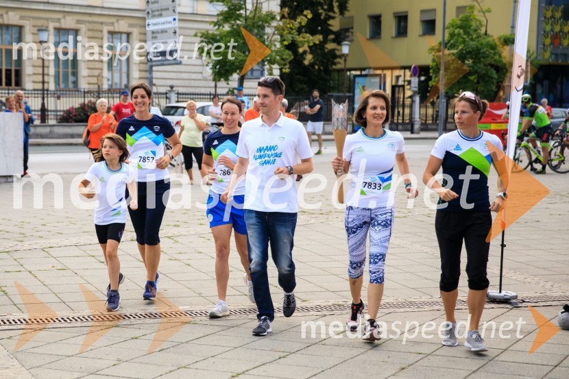  ... ;  Petra Robnik, smučarka;  Tjaša Vozel, plavalka;  Janez Černe, podžupan Mestne občine Kranj;  Maja Benedičič, smučarska tekačica;  Vesna  Fabjan, smučarska tekačicaSlovenska bakla v Kranju