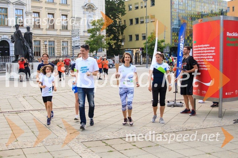  ... ;  Janez Černe, podžupan Mestne občine Kranj;  Maja Benedičič, smučarska tekačica;  Vesna  Fabjan, smučarska tekačicaSlovenska bakla v Kranju