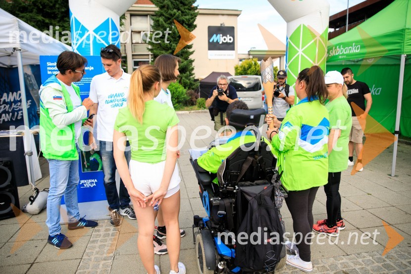  ... ;  Janez Černe, podžupan Mestne občine Kranj;  ... ;  Maja Benedičič, smučarska tekačica;  Oliver Jangelov, parašportnik;  ... Slovenska bakla v Kranju