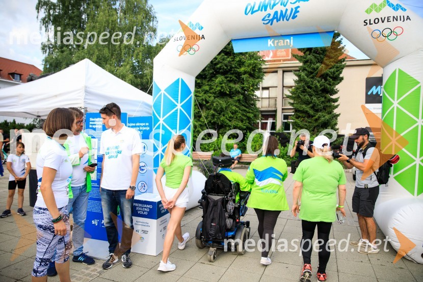  Maja Benedičič, smučarska tekačica;  Janez Černe, podžupan Mestne občine Kranj;  ... ;  Oliver Jangelov, parašportnik;  ... ;  ... Slovenska bakla v Kranju