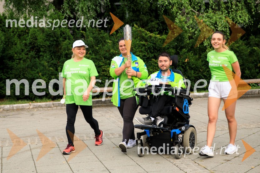  ... ;  ... ;  Oliver Jangelov, parašportnik;  ... Slovenska bakla v Kranju