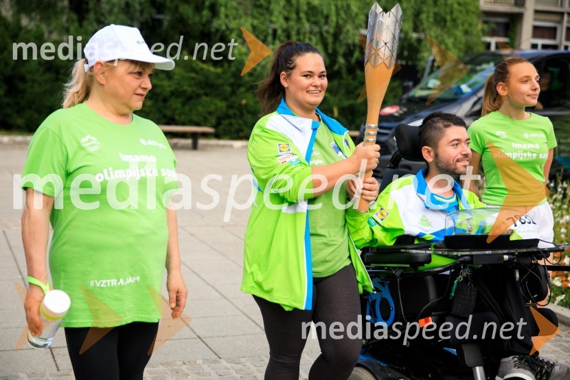  ... ;  ... ;  Oliver Jangelov, parašportnik;  ... Slovenska bakla v Kranju