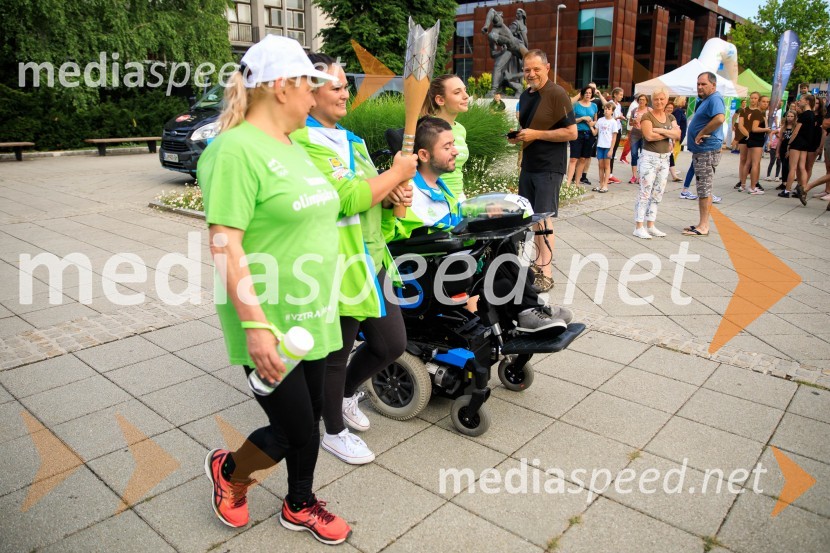  ... ;  ... ;  Oliver Jangelov, parašportnik;  ... Slovenska bakla v Kranju