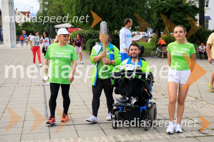  ... ;  ... ;  Oliver Jangelov, parašportnik;  ... Slovenska bakla v Kranju