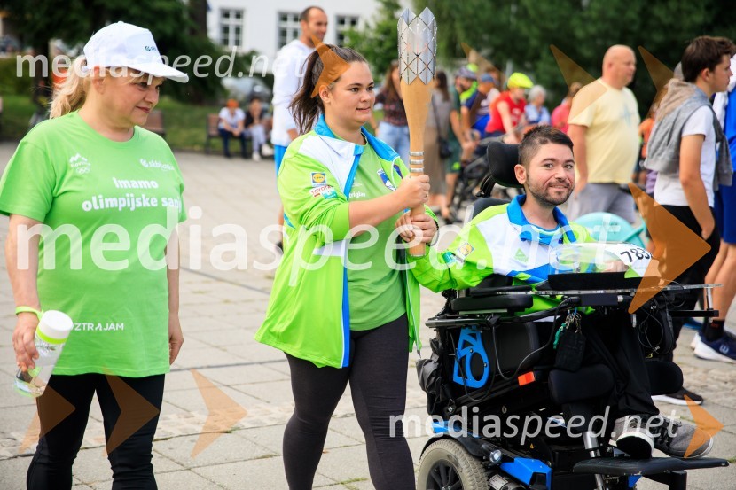  ... ;  ... ;  Oliver Jangelov, parašportnikSlovenska bakla v Kranju