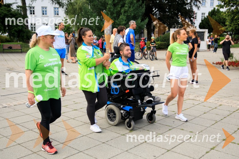  ... ;  ... ;  Oliver Jangelov, parašportnik;  ... Slovenska bakla v Kranju