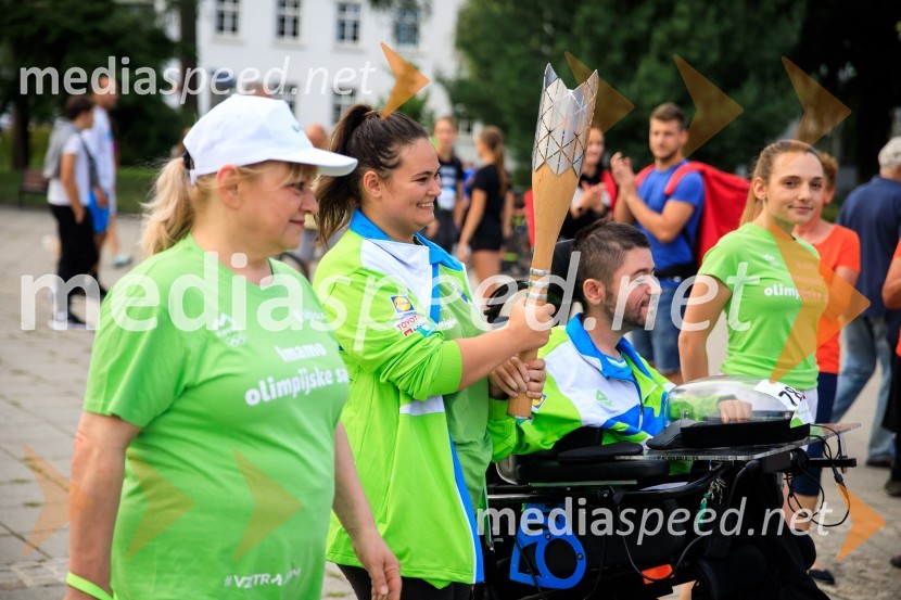  ... ;  ... ;  Oliver Jangelov, parašportnik;  ... Slovenska bakla v Kranju