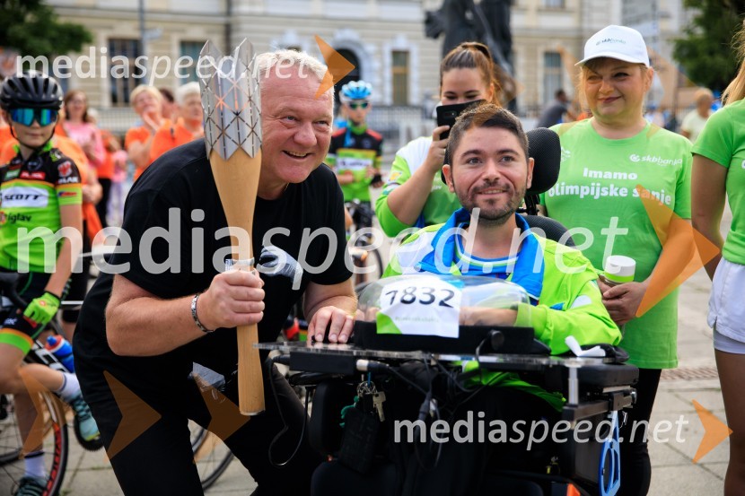  ... ;  Oliver Jangelov, parašportnikSlovenska bakla v Kranju