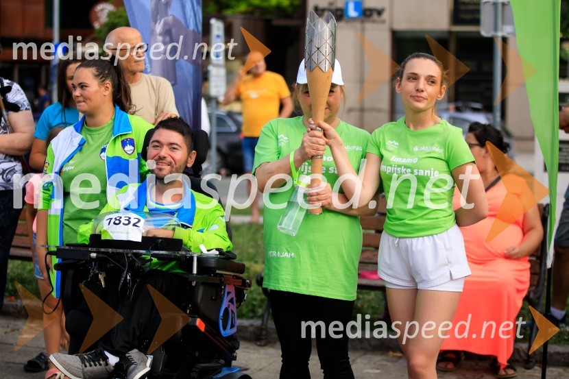  Oliver Jangelov, parašportnik;  ... ;  ... Slovenska bakla v Kranju