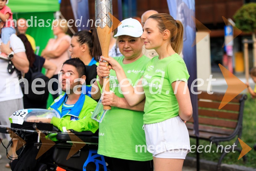  Oliver Jangelov, parašportnik;  ... ;  ... Slovenska bakla v Kranju