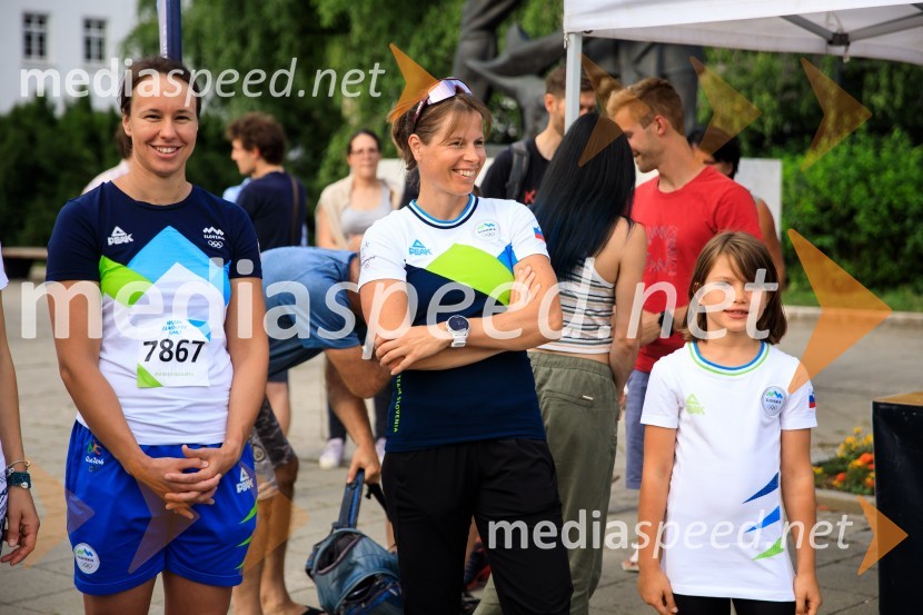  Tjaša Vozel, plavalka;  Vesna  Fabjan, smučarska tekačicaSlovenska bakla v Kranju