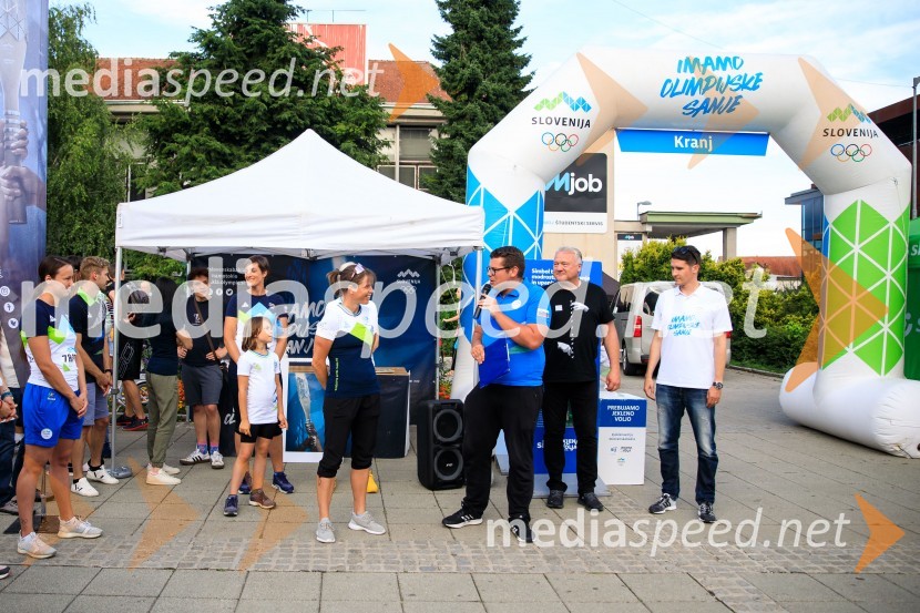  Vesna  Fabjan, smučarska tekačica;  ... ;  ... ;  Janez Černe, podžupan Mestne občine KranjSlovenska bakla v Kranju