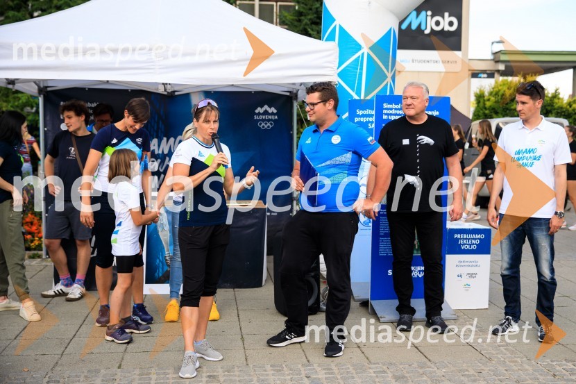  Vesna  Fabjan, smučarska tekačica;  ... ;  ... ;  Janez Černe, podžupan Mestne občine KranjSlovenska bakla v Kranju