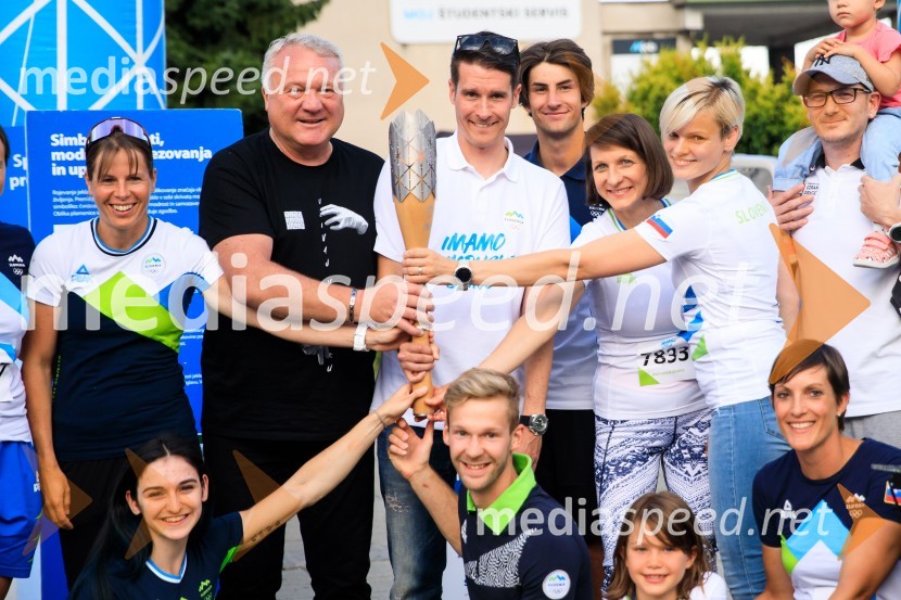  Vesna  Fabjan, smučarska tekačica;  ... ;  Janez Černe, podžupan Mestne občine Kranj;  Jošt Klančar, smučar prostega sloga;  Maja Benedičič, smučarska tekačica;  Urška  Žolnir Jugovar, judoistka;  Matej Jugovar, nekdanji košarkarSlovenska bakla v Kranju