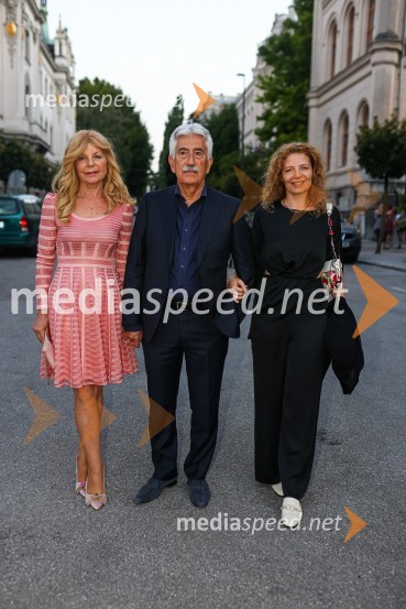  Darja Kuhar Kotnik, soustanoviteljica in podpredsednica Društva za zdravje naroda;  Rajko Kotnik, državni pravobranilec, bivši predsednik Lions Ljubljana Rožnik;  ... Sen kresne noči, Zbor dunajskih dečkov v okviru 69. Ljubljana Festivala