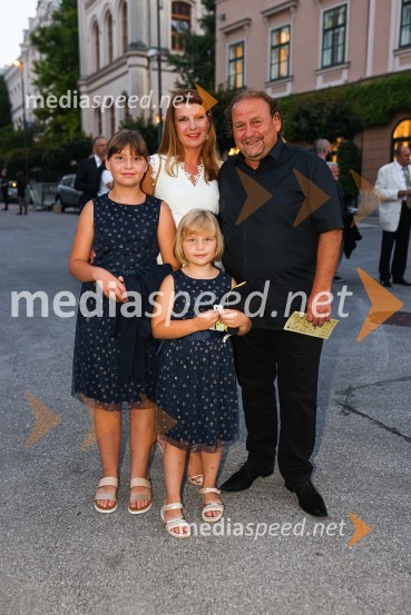  Eva Marija Brlek;  Janja Lamberger;  Martina Neža Brlek;  Darko  Brlek, direktor in umetniški vodja, Festival LjubljanaSen kresne noči, Zbor dunajskih dečkov v okviru 69. Ljubljana Festivala