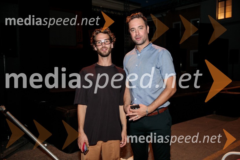 Jugoslavija, moja dežela, krstna uprizoritev drame