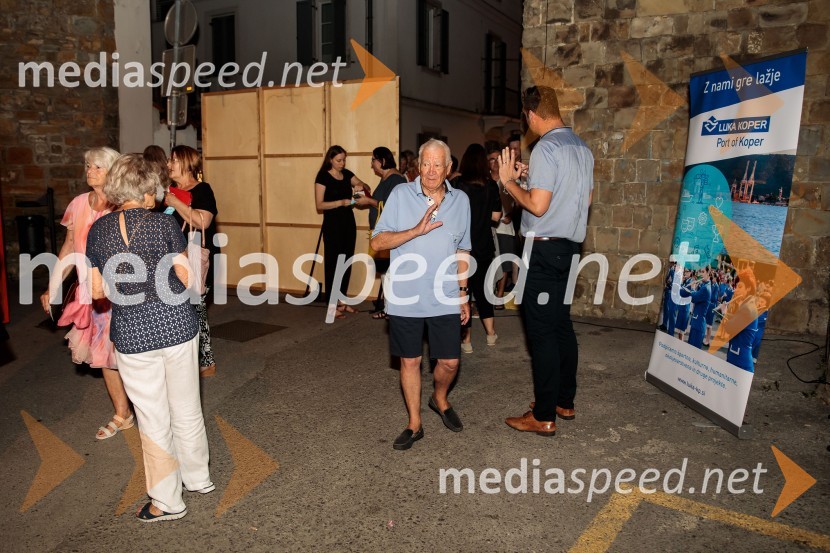 Jugoslavija, moja dežela, krstna uprizoritev drame