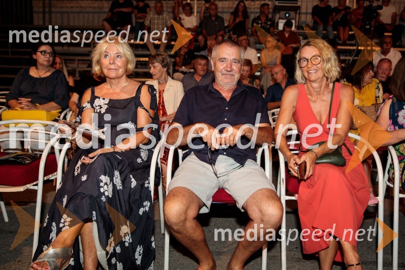 Jugoslavija, moja dežela, krstna uprizoritev drame