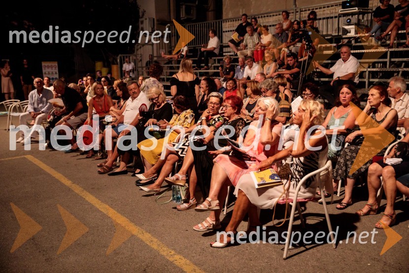 Jugoslavija, moja dežela, krstna uprizoritev drame