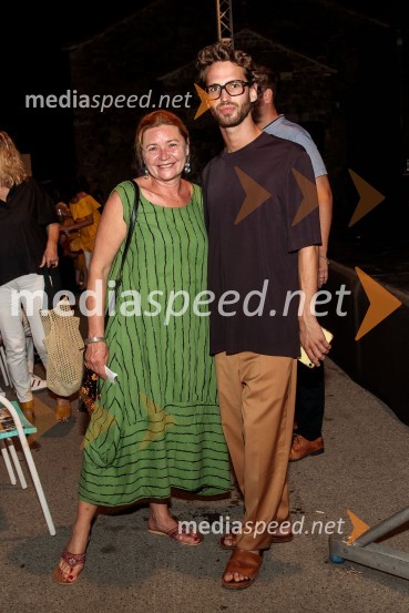 Jugoslavija, moja dežela, krstna uprizoritev drame