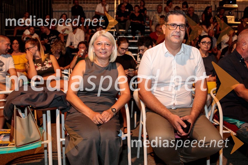  Jasna Softić, podžupanja Mestne občine Koper;  Aleš Bržan, župan Mestne občine KoperJugoslavija, moja dežela, krstna uprizoritev drame