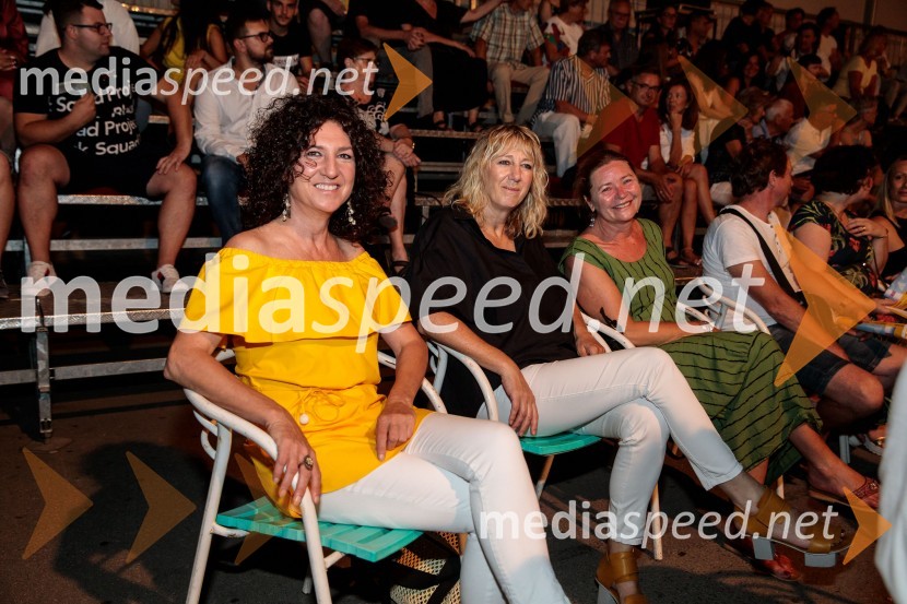 Jugoslavija, moja dežela, krstna uprizoritev drame