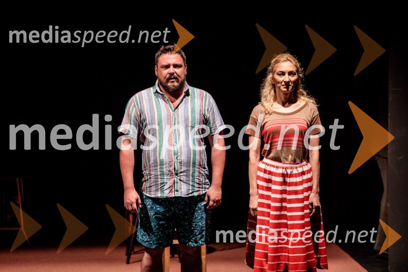  Dean Batoz, igralec;  Mirela Predojević, igralkaJugoslavija, moja dežela, krstna uprizoritev drame