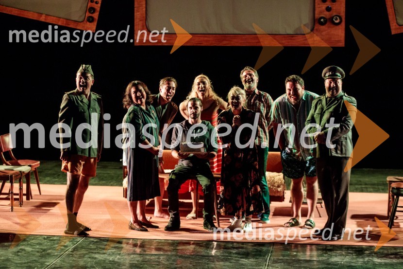 Jugoslavija, moja dežela, krstna uprizoritev drame