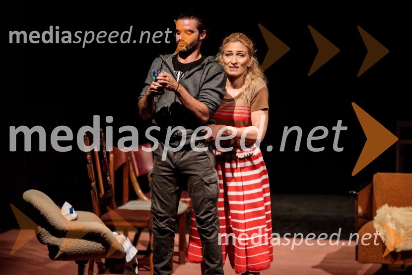  Blaž Popovski, igralec;  Mirela Predojević, igralkaJugoslavija, moja dežela, krstna uprizoritev drame