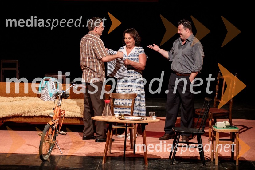  Aleksandar Stojković, igralec;  Mojca Partljič, igralka;  Boris Šavija, igralecJugoslavija, moja dežela, krstna uprizoritev drame