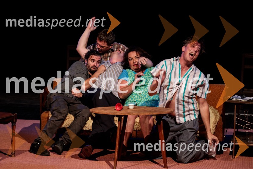  Blaž Popovski, igralec;  Aleksandar Stojković, igralec;  Boris Šavija, igralec;  Mojca Partljič, igralka;  Igor Štamulak, igralecJugoslavija, moja dežela, krstna uprizoritev drame