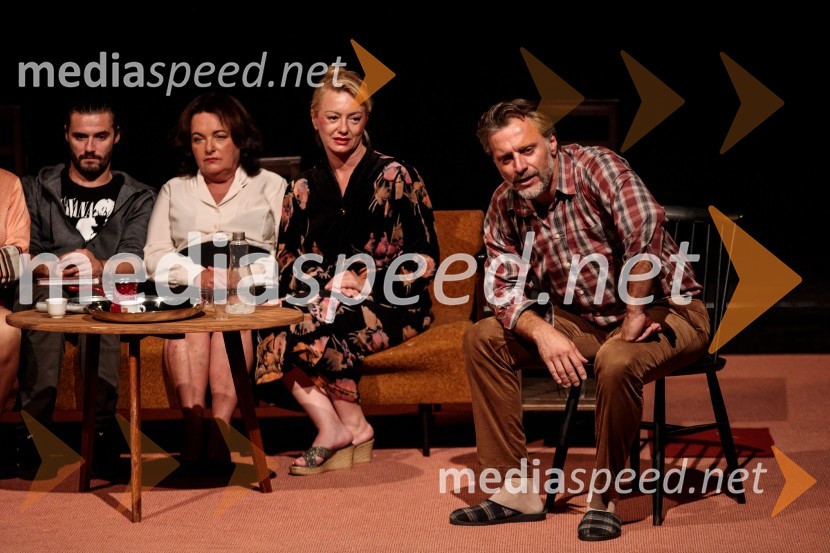  Blaž Popovski, igralec;  Mojca Partljič, igralka;  Miljka Brđanin, igralka;  Željko Erkić, igralecJugoslavija, moja dežela, krstna uprizoritev drame