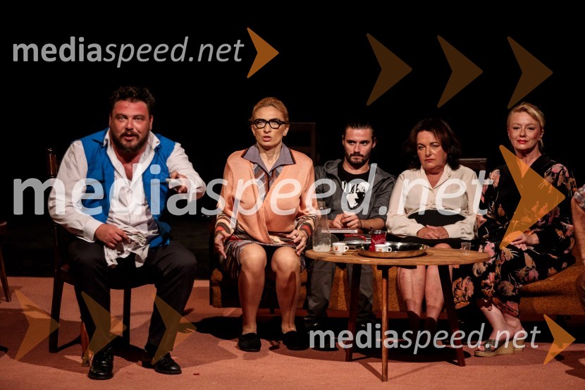  Dean Batoz, igralec;  Mirela Predojević, igralka;  Blaž Popovski, igralec;  Mojca Partljič, igralka;  Miljka Brđanin, igralkaJugoslavija, moja dežela, krstna uprizoritev drame