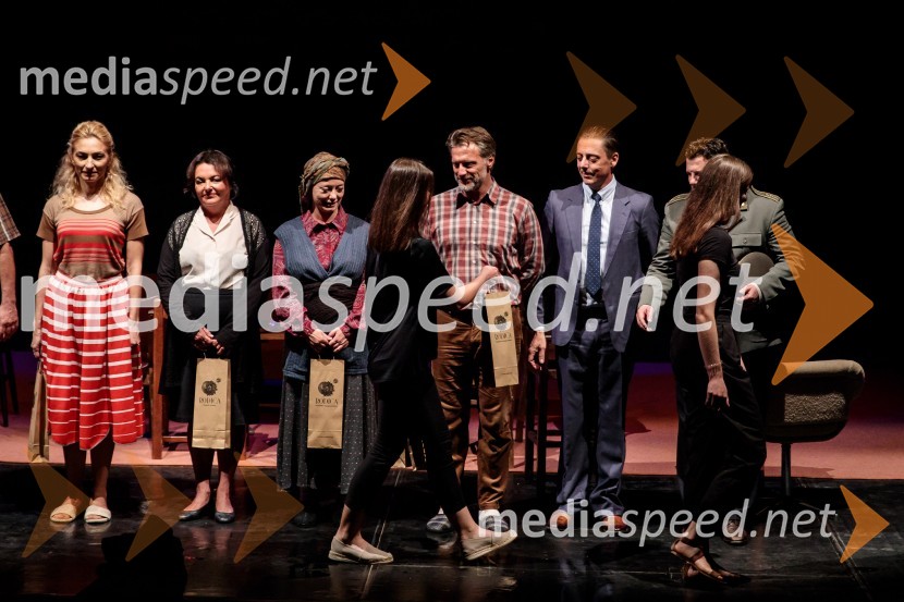  Mirela Predojević, igralka;  Mojca Partljič, igralka;  Miljka Brđanin, igralka;  ... ;  Željko Erkić, igralec;  Igor Štamulak, igralec;  Boris Šavija, igralecJugoslavija, moja dežela, krstna uprizoritev drame