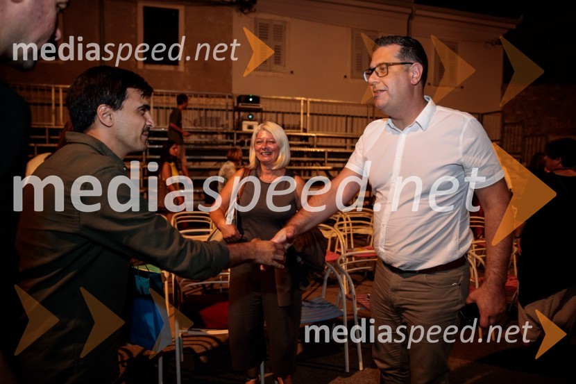  Marko Misirača, režiser;  Aleš Bržan, župan Mestne občine KoperJugoslavija, moja dežela, krstna uprizoritev drame