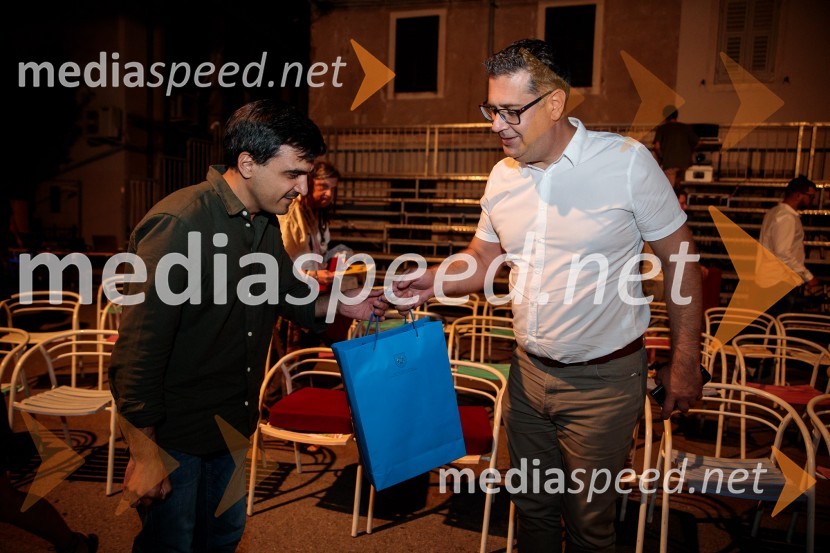  Marko Misirača, režiser;  Aleš Bržan, župan Mestne občine KoperJugoslavija, moja dežela, krstna uprizoritev drame