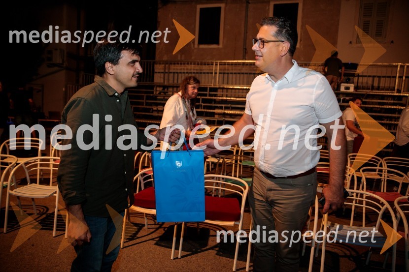  Marko Misirača, režiser;  Aleš Bržan, župan Mestne občine KoperJugoslavija, moja dežela, krstna uprizoritev drame